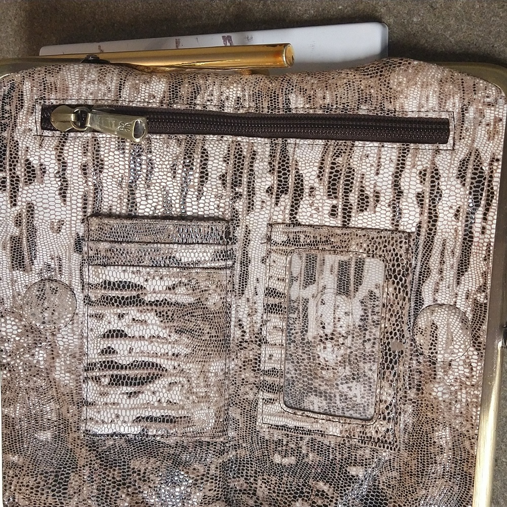 Hobo Lauren Clutch - Picture 6 of 15